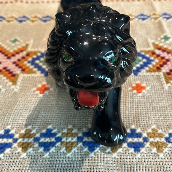 Vintage Black Lion Ceramic Figurine Mid-Century Jungle Cat Statue Green Eyes - Picture 3 of 6